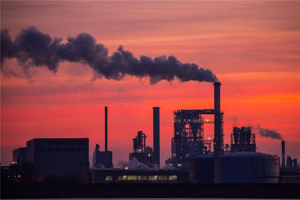 Die Bundesbank sieht für 2026 erste Lichtblicke für die deutsche Wirtschaft nach drei mageren Jahren. (Symbolbild)Jens Büttner/dpa