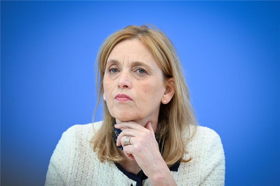 Die Bundesfamilienministerin hat eine Einladung nach NRW erhalten, um dort über ihre Sparpläne zu sprechen. (Archivbild)Soeren Stache/dpa