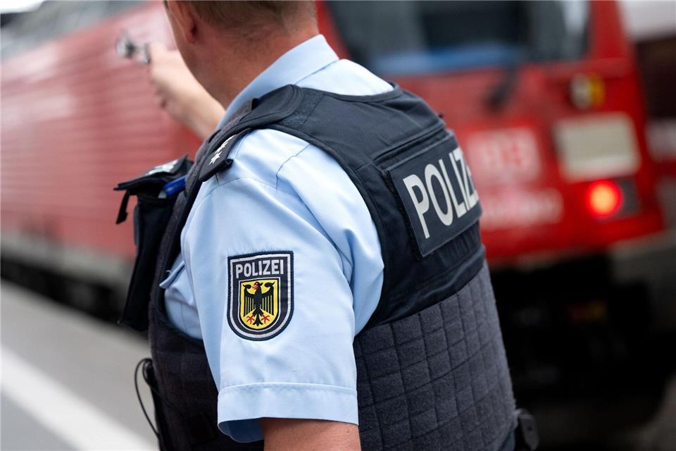 Die Bundespolizei mahnte zur Vorsicht an Bahnsteigen. (Symbolbild)Sven Hoppe/dpa