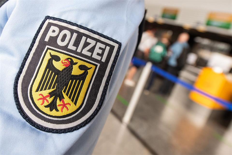Die Bundespolizei muss die neuen EU-Grenzkontrollen an den Flughäfen umsetzen. (Foto: Illustration)Boris Roessler/dpa