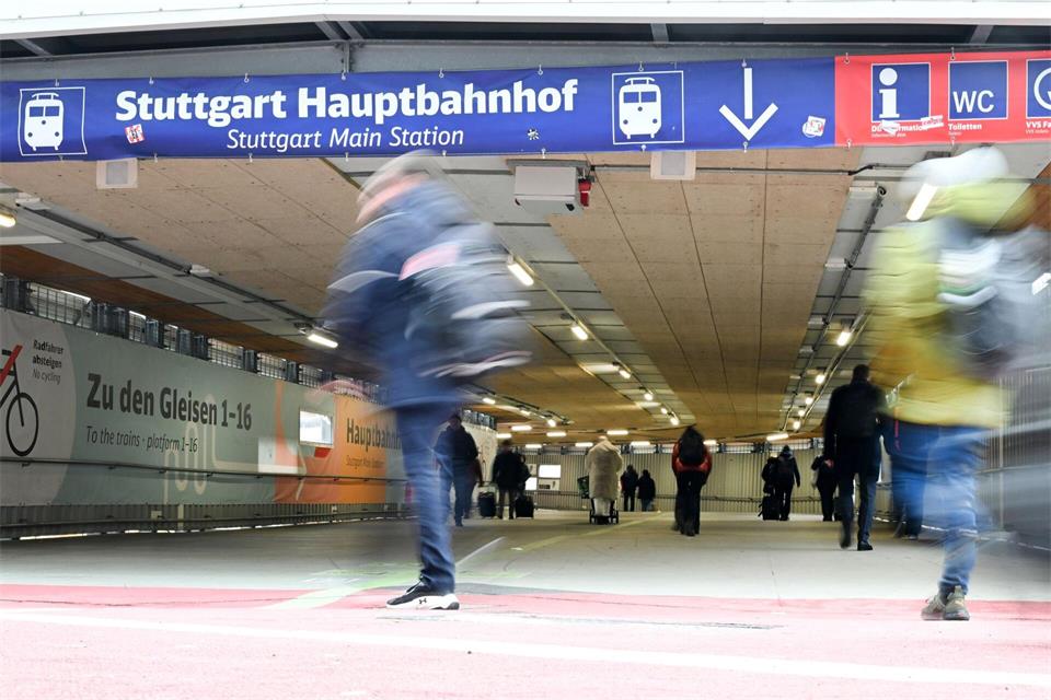 Die Bundespolizei nahm den Mann am Hauptbahnhof in Stuttgart fest. (Symbolbild)Bernd Weißbrod/dpa