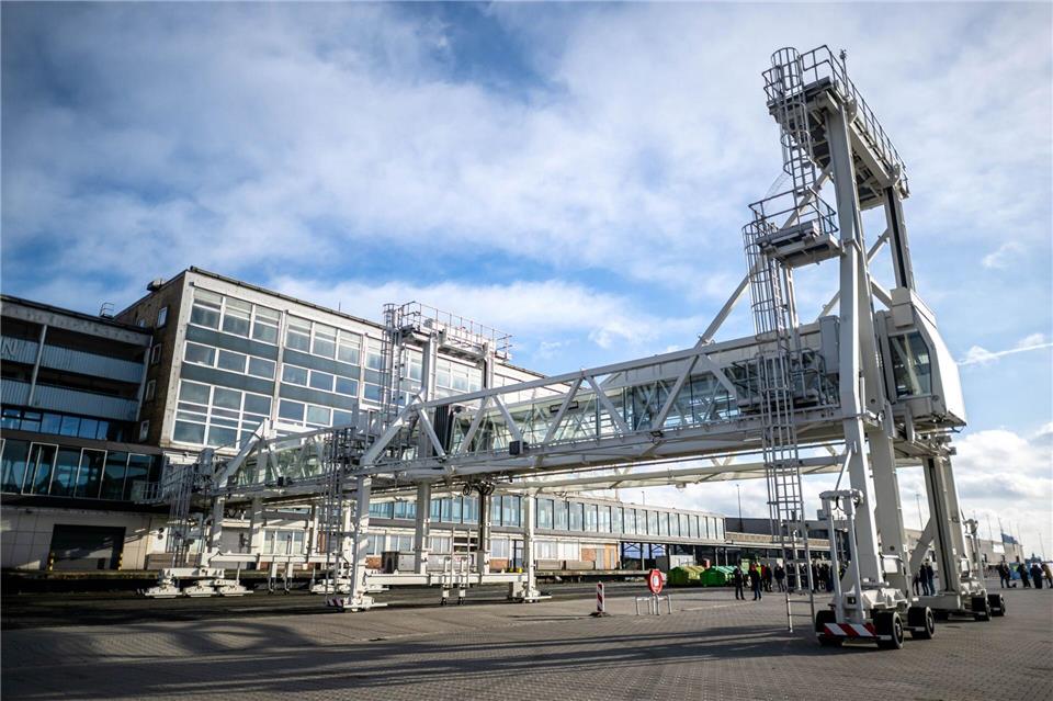 Die Bundespolizei nahm einen gesuchten Arbeiter im Kreuzfahrtterminal fest. (Archivbild)Sina Schuldt/dpa