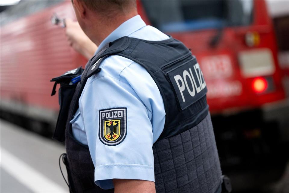 Die Bundespolizei vollstreckte die beiden offenen Haftbefehle. (Symbolbild)Sven Hoppe/dpa