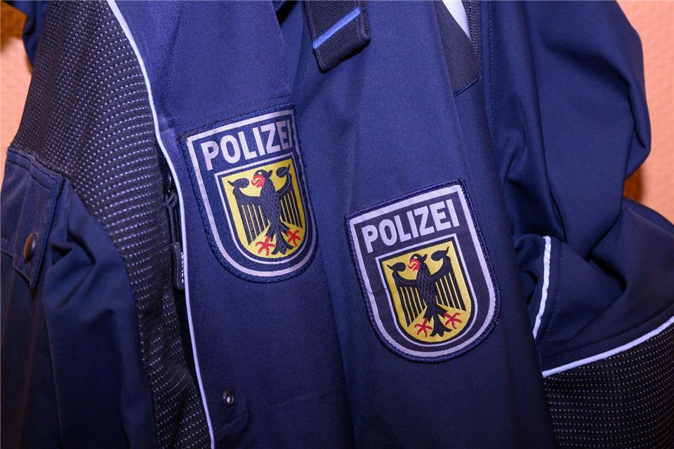 Bundespolizeidirektion Pirna hat neuen Präsidenten Die Bundespolizeidirektion Pirna feierte den Wechsel an der Spitze mit einem Festakt. (Symbolbild)Patrick Pleul/dpa