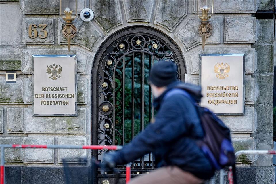 Die Bundesregierung ordnet dem russischen Militärgeheimdienstes GRU konkret zwei hybride Angriffe zu. Kay Nietfeld/dpa