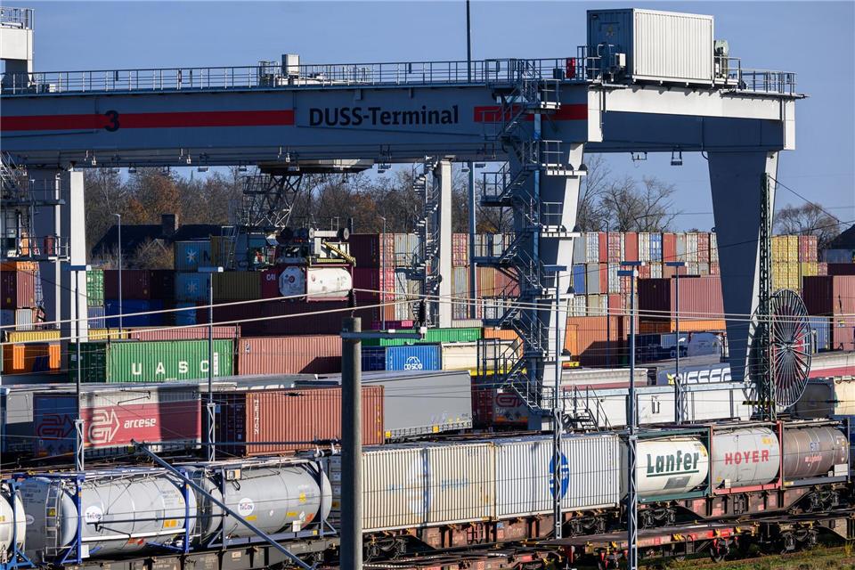Die Bundesregierung plant große Investitionen in die Verkehrsinfrastruktur. (Symbolbild)Hendrik Schmidt/dpa