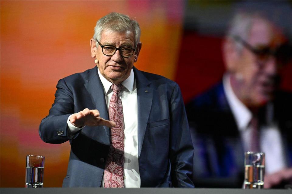 Die Bundesregierung solle die Versäumnisse der letzten beiden Jahrzehnte grundlegend korrigieren, forderte Unternehmerpräsident Anrdt G. Kirchhoff im Beisein von Bundeskanzler Friedrich Merz (CDU). (Archivbild)Shireen Broszies/dpa