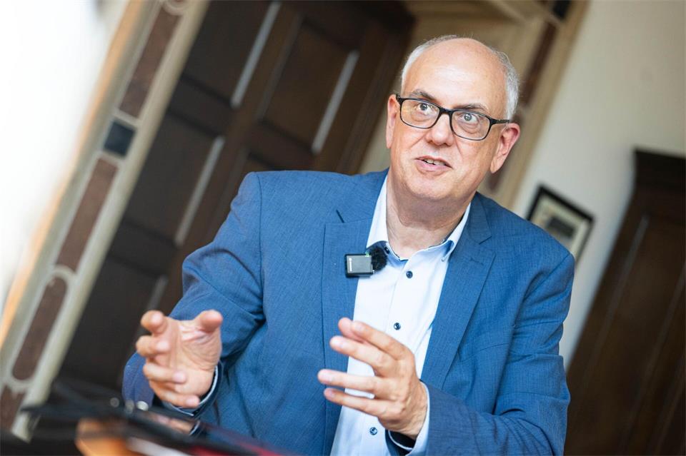 Die Bundesregierung sollte sich aus Sicht von Bremens Bürgermeister Andreas Bovenschulte (SPD) zusammenreißen und ihre Arbeit tun. Sina Schuldt/dpa