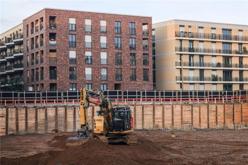 Die Bundesregierung will mit einem „Bau-Turbo“ über schnellere Genehmigungen den schleppenden Wohnungsbau voranbringen. (Symbolbild)Oliver Berg/dpa