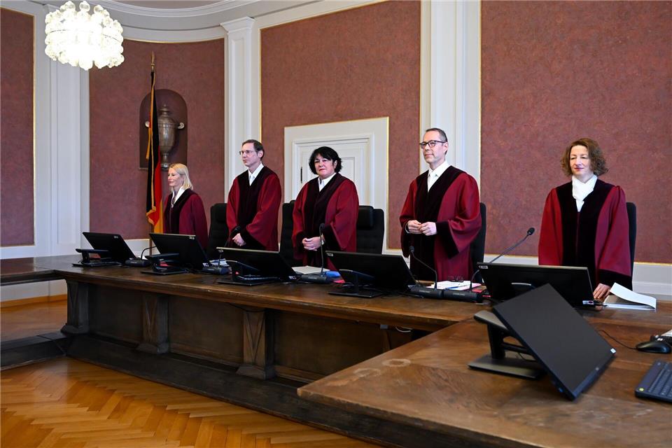 Die Bundesrichter haben das Wort: Der II. Senat des Bundesfinanzhofs in München entscheidet über zwei Klagen gegen die Neuregelung der Grundsteuer im Südwesten. In der Mitte die Vorsitzende Franceska Werth. (Archivbild) Sven Hoppe/dpa