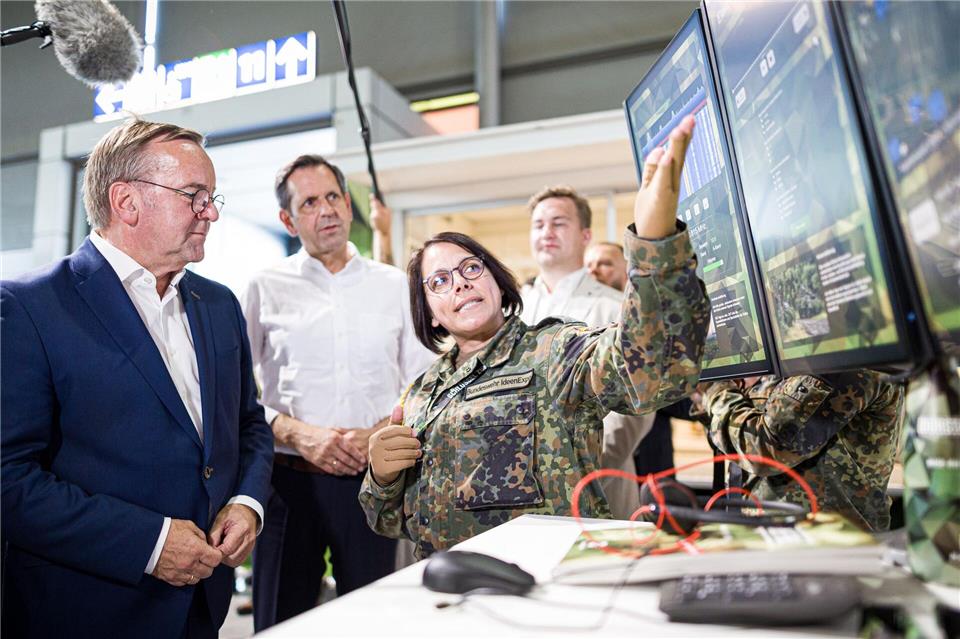 „Die Bundeswehr muss wachsen“, sagte Verteidigungsminister Pistorius auf der IdeenExpo.Moritz Frankenberg/dpa