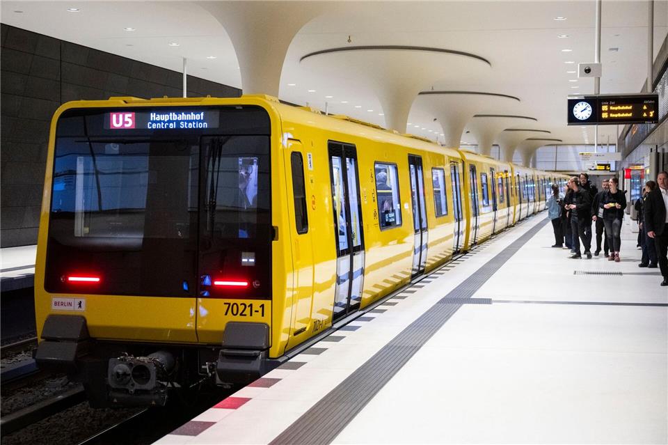 Die CDU Berlin will die Verlängerungen mehrerer U-Bahn-Linien vorantreiben, wie sie in ihrem Entwurf für das Wahlprogramm 2026 schreibt. Christophe Gateau/dpa
