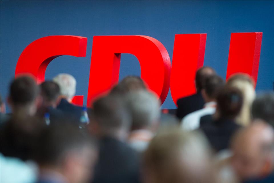 Die CDU Brandenburg steht zum Unvereinbarkeitsbeschluss gegenüber der AfD. Ein Antrag innerhalb der Mittelstandsunion sorgt für Debatten. (Archivbild)picture alliance / dpa