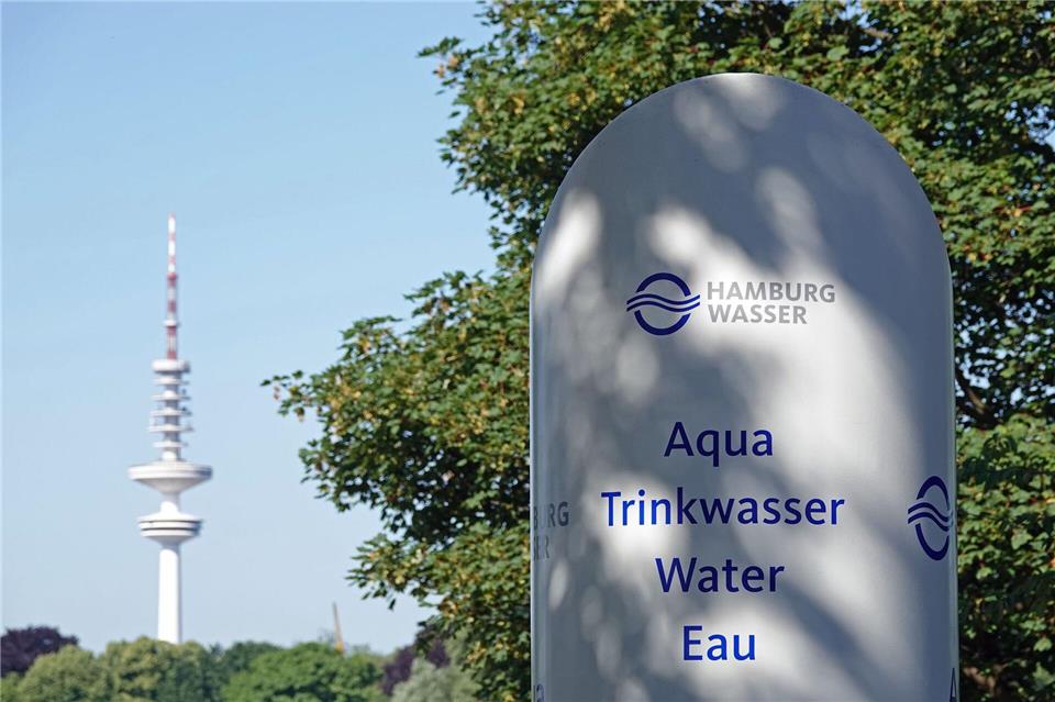 Die CDU-Bürgerschaftsfraktion kritisiert den Mangel an Trinkwasserspendern in Hamburg und besonders im Bezirk Harburg. (Symbolbild)Jonas Klüter/dpa