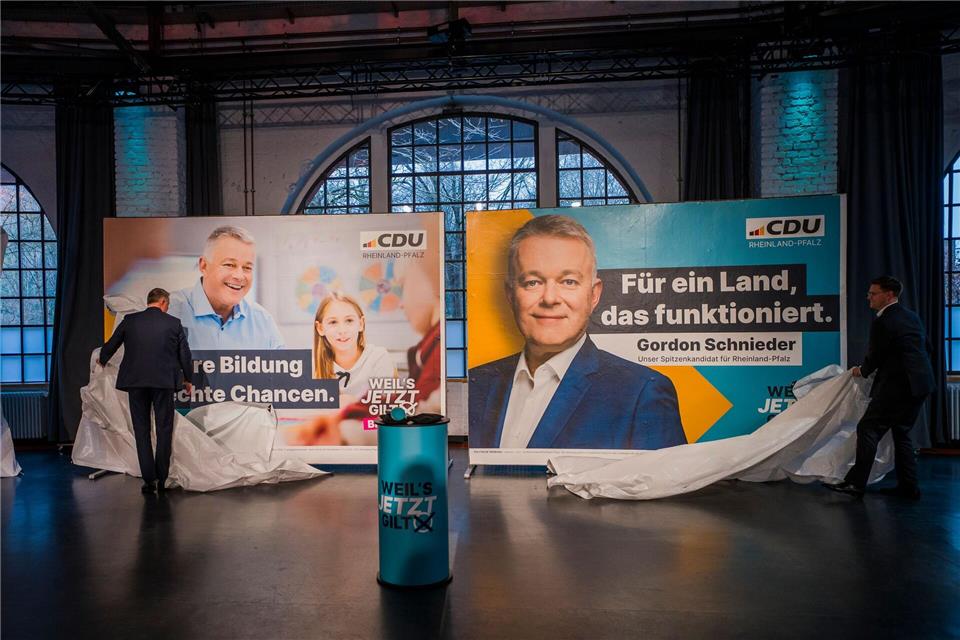Die CDU Rheinland-Pfalz enthüllte ihre Kampagnenmotive in der Mainzer Lokhalle. Andreas Arnold/dpa