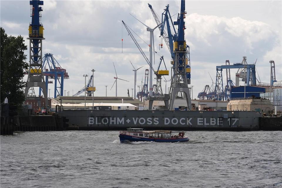 Die CDU fordert vom rot-grünen Senat, Hafenflächen für eine Expansion der Marineproduktion bei Blohm+Voss freizumachen. (Archivbild) Marcus Brandt/dpa