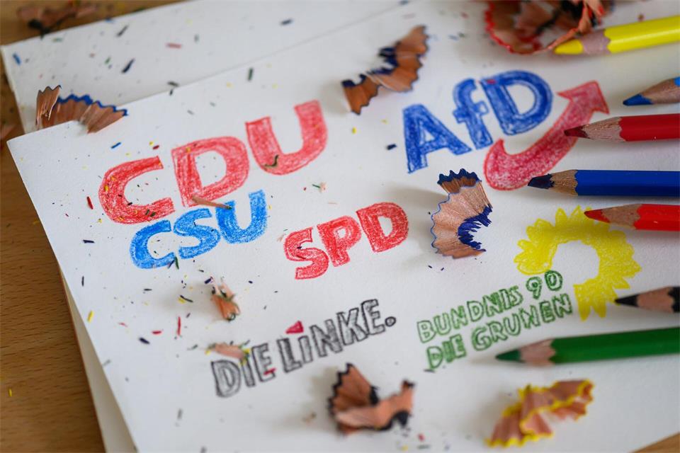 Die CDU verliert in Nordrhein-Westfalen weiter an Zustimmung. Bei einer Bundestagswahl würde die AfD laut einer Forsa-Umfrage stärkste Kraft im Westen. (Symbolbild)Hendrik Schmidt/dpa