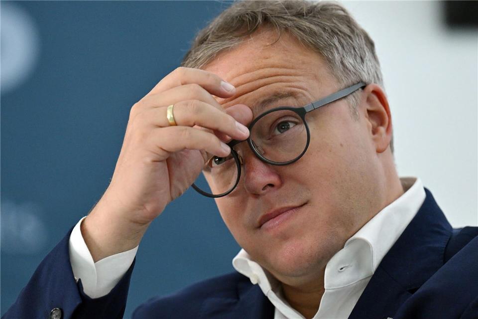 Die CDU von Thüringens Ministerpräsident Mario Voigt liegt in einer neuen Umfrage zwar stabil, jedoch mit großem Abstand hinter der AfD. (Archivbild) Martin Schutt/dpa