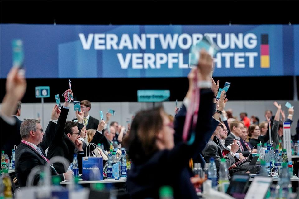 Die CDU votiert für eine Altersgrenze ab 14 Jahren für soziale Medien. Kay Nietfeld/dpa