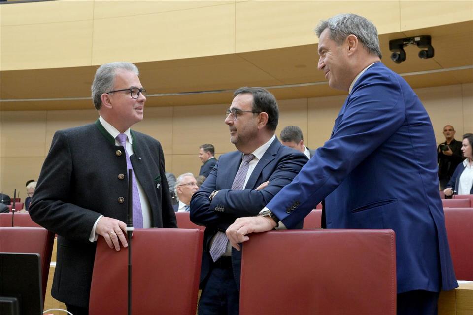 Die CSU hat viele Ideen für Bayern - aber die Freien Wähler bremsen erst einmal. (Archivbild)Peter Kneffel/dpa