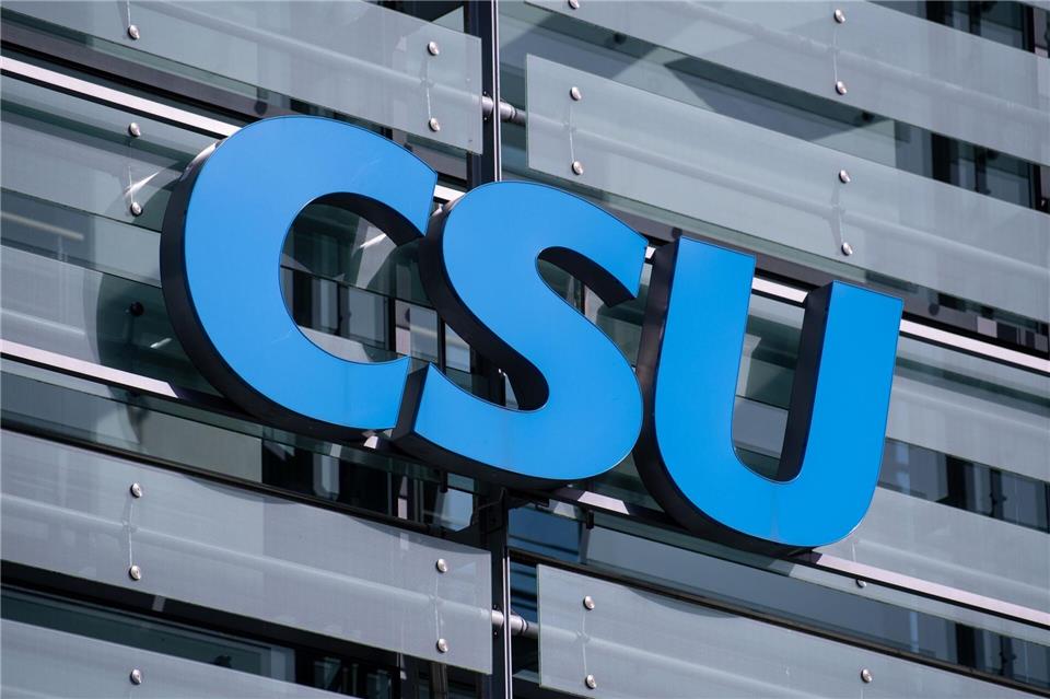 Die CSU wusste nach eigener Darstellung nichts von der Entscheidung von Bundeskanzler Friedrich Merz (CDU),  Rüstungsexperte nach Israel teilweise nicht mehr zu genehmigen (Symbolbild). Sven Hoppe/dpa