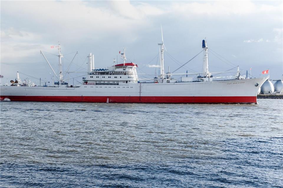 Die Cap San Diego muss zum Schiffs-Tüv nach Bremerhaven. (Archivbild)Markus Scholz/dpa