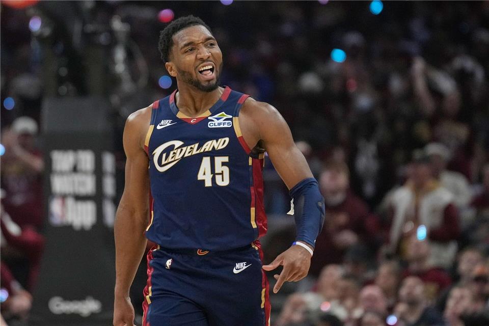 Die Cavaliers mit Donovan Mitchell haben beide Heimspiele zum Auftakt der Playoffs gewonnen.Sue Ogrocki/AP/dpa
