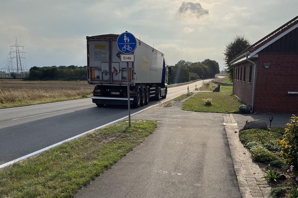 Die Chancen, das der Radweg an der Weseler Straße verlängert wird, sind derzeit nicht besonders hoch.