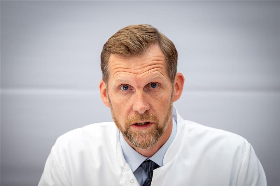 Die Charité wäre bereit, weitere Ebola-Patienten zu behandeln, sagt Sander. Soeren Stache/dpa