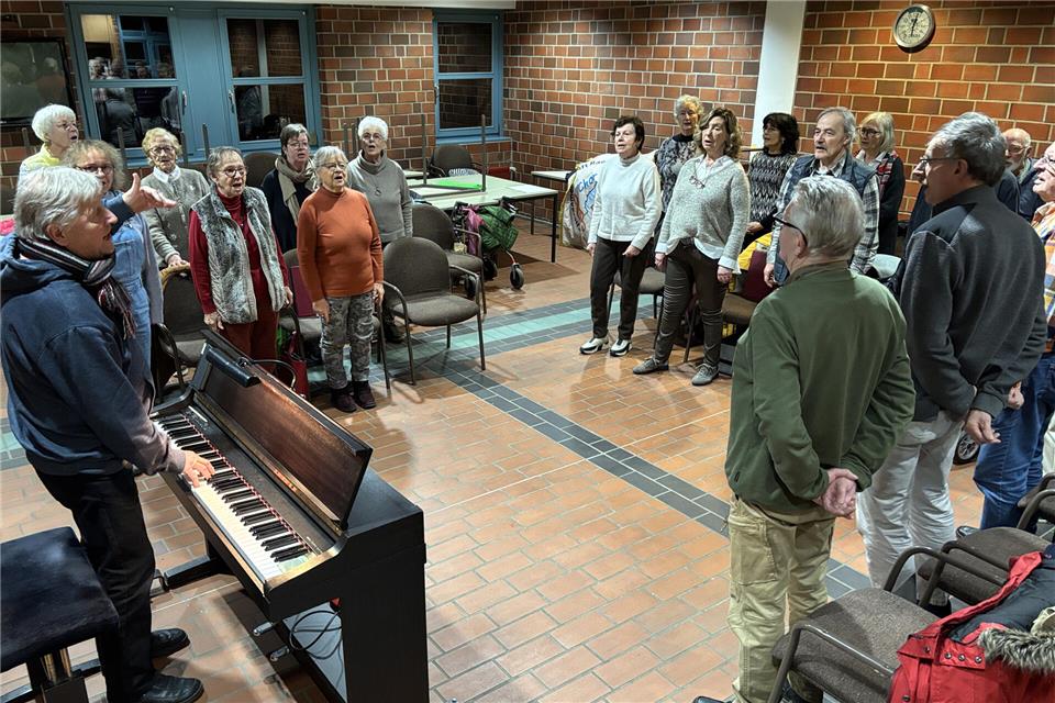 Die Chorgemeinschaft Raesfeld trifft sich regelmäßig zur Probe in den Räumen der Zweifachsporthalle in Raesfeld.