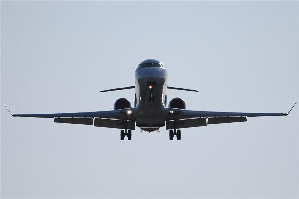 Die Cityline bedient kleinere Strecken im Lufthansa-Netz. (Symbolbild)Robert Michael/dpa-Zentralbild/dpa