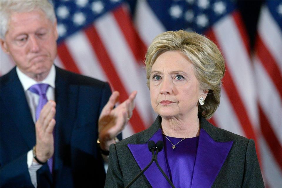 Die Clintons gelten als Powerpaar. (Archivbild)picture alliance / dpa