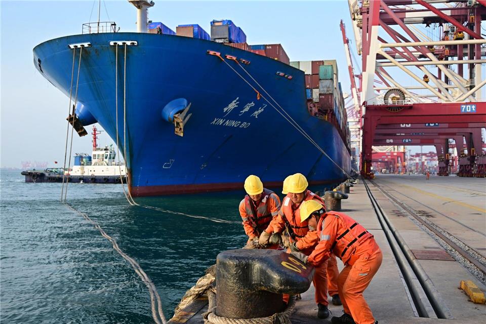 Die Container-Buchungen von China in die USA hatten zuletzt schon stark abgenommen. (Symbolbild) ---/XinHua/dpa