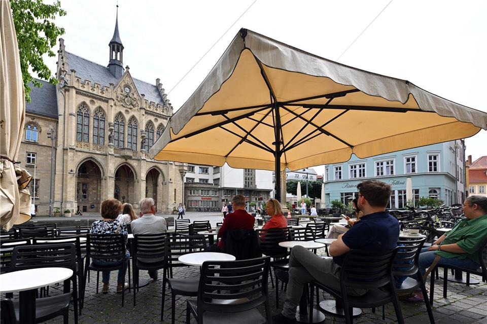 Die Corona-Pandemie hat langfristige Folgen für den Arbeitsmarkt im Thüringer Gastgewerbe. (Symbolbild)Martin Schutt/dpa