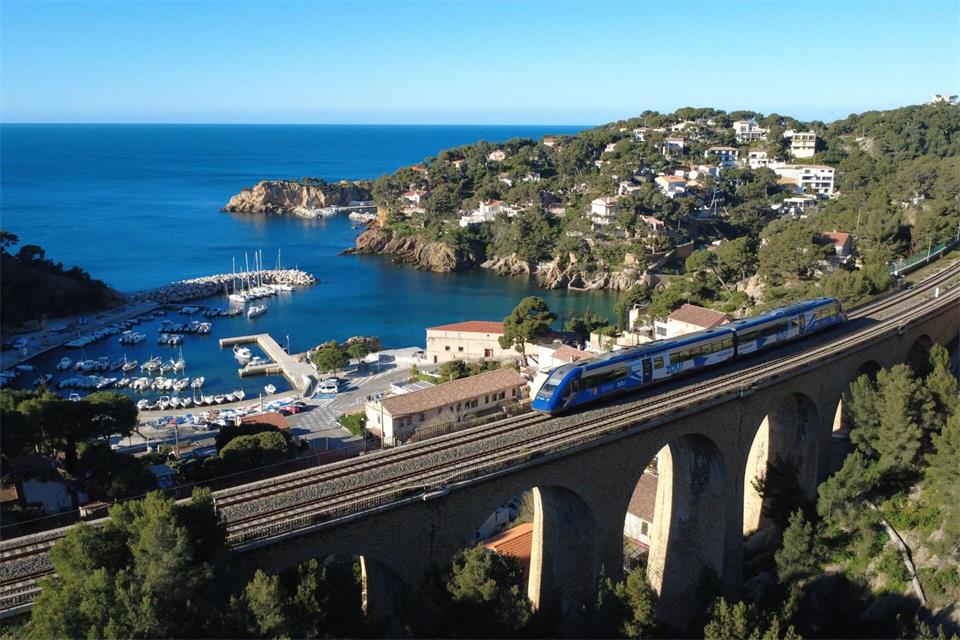Die Côte Bleue bei Marseille: Im Zug geht es entlang der südfranzösischen Mittelmeerküste.Patrick Neumann/dpa-tmn