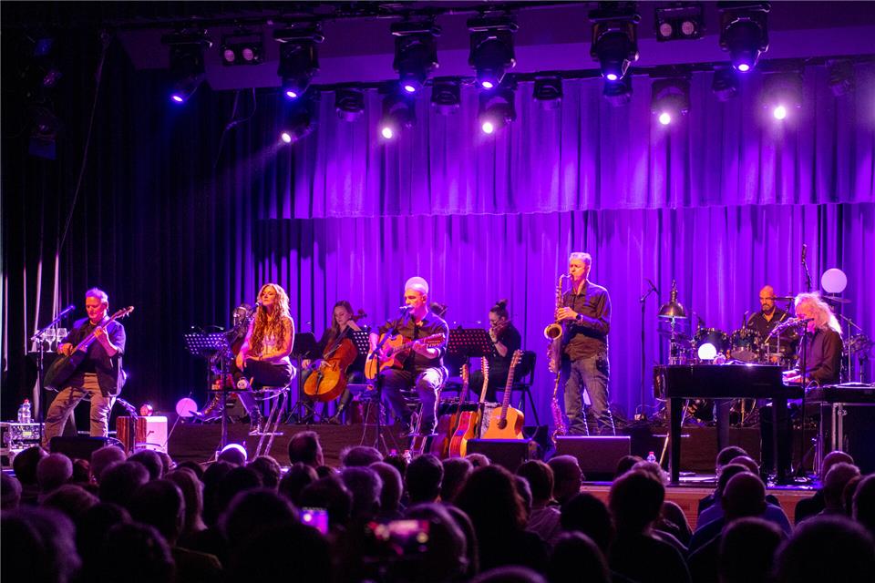 Die Coverband "Pulse" versetzte das Publikum im ausverkauften Reken-Forum zurück in ihre Jugend.