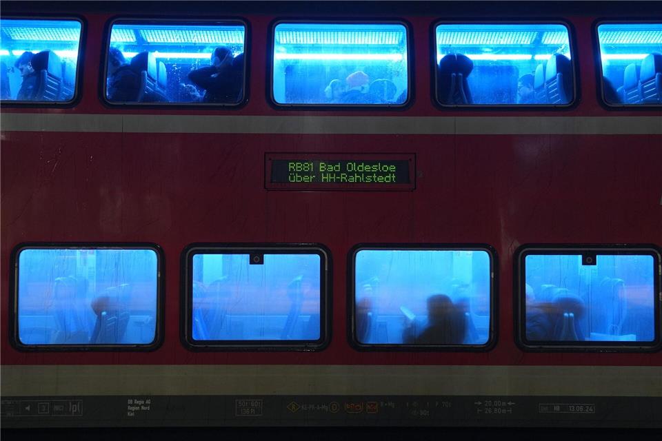 Die DB Regio befördert laut der Deutschen Bahn jeden Tag rund 4,7 Millionen Reisen quer durch die Republik.Marcus Brandt/dpa