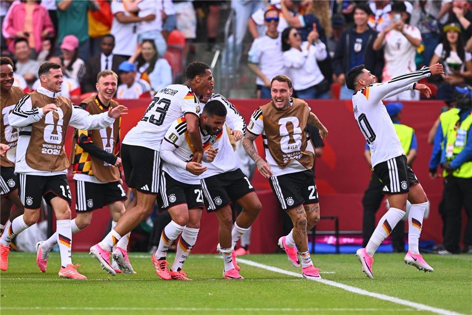 Die DFB-Elf bejubelte den deutschen Sieg.Tom Weller/dpa