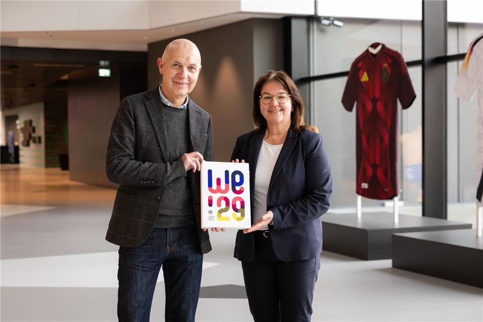 Die DFB-Spitzenfunktionäre Bernd Neuendorf und Heike Ullrich haben viel für die EM 2029 geworben. (Archivbild)Yuliia Perekopaiko/DFB/dpa