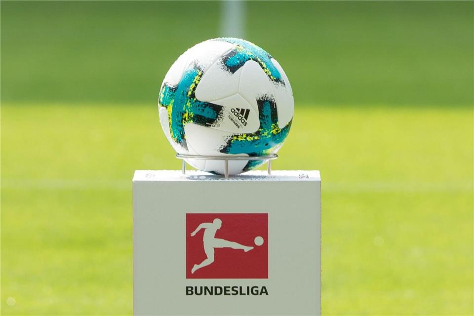 Die DFL kann sich eine hohe Millionensumme von adidas leihen. (Archivbild)Sebastian Kahnert/dpa