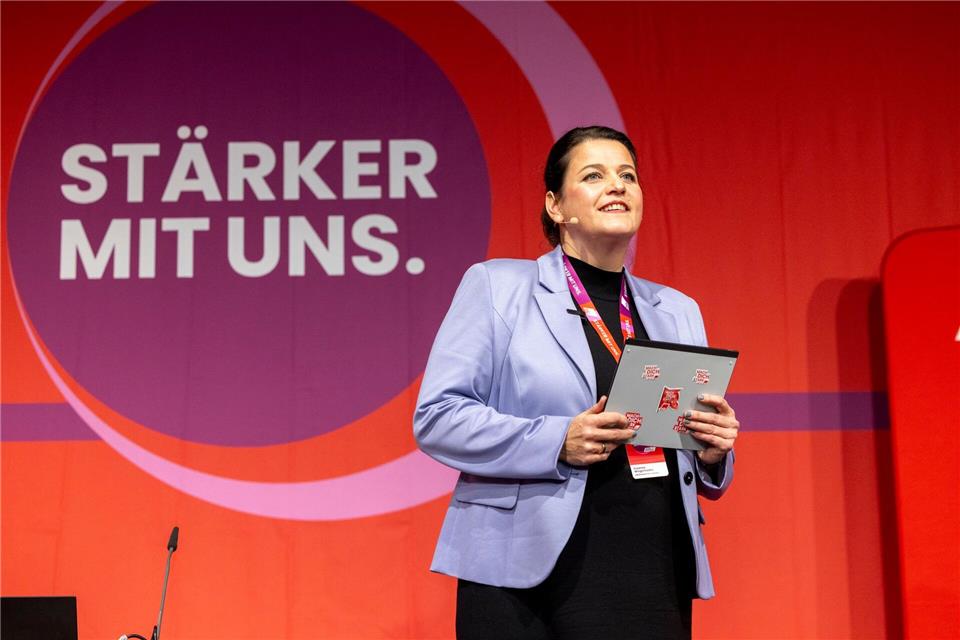 Die DGB-Bezirksvorsitzende Susanne Wingertszahn ist wiedergewählt worden.Helmut Fricke/dpa