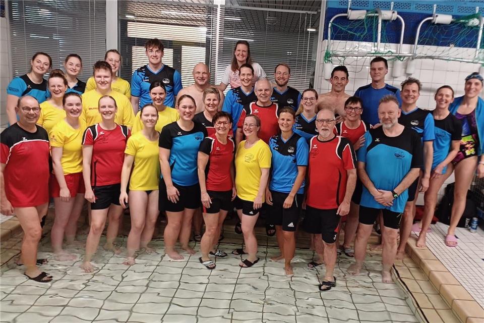 Die DLRG-Wettkampfteams aus Borken, Reken und Velen-Ramsdorf.