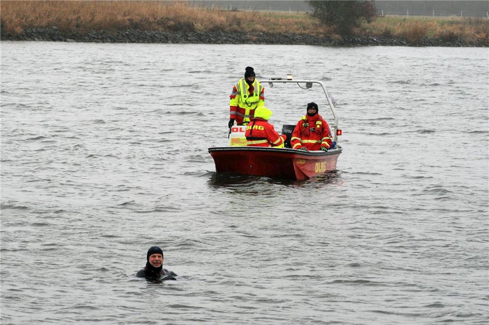 Die DLRG war zur Sicherheit vor Ort.Kai Morrschlatt/dpa