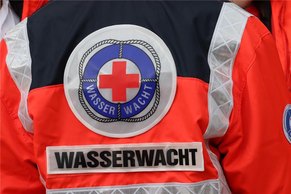 Die DRK-Wasserwacht arbeitet überwiegend ehrenamtlich. (Symbolbild)Bodo Schackow/dpa