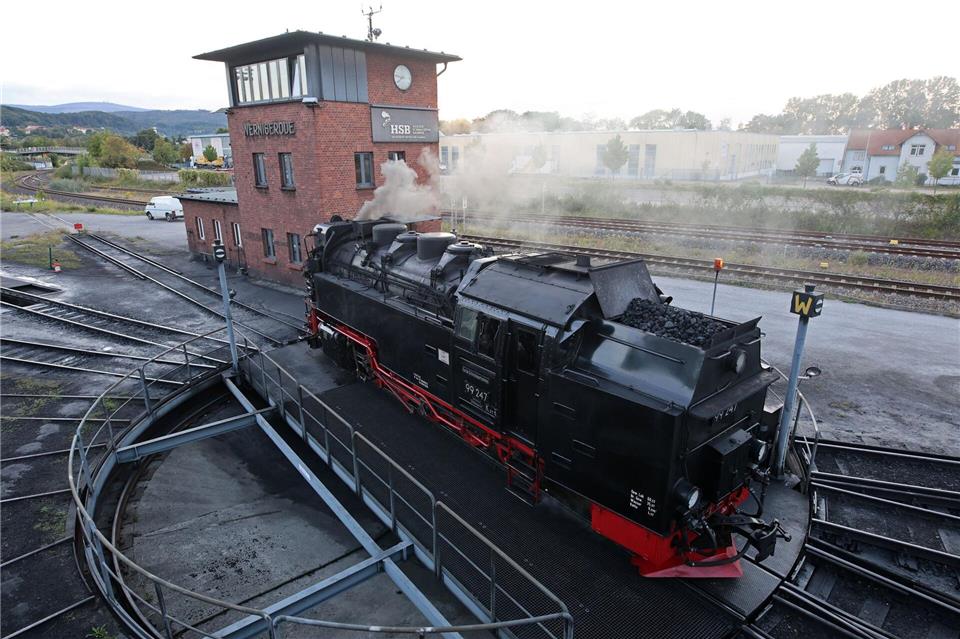 Die Dampflokomotiven der Harzer Schmalspurbahnen sind vor allem bei Touristen beliebt. (Archivbild)Matthias Bein/dpa