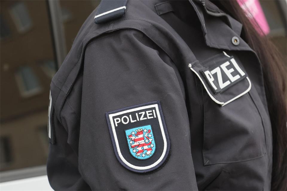 Die Debatte um ein neues Polizeiaufgabengesetz beschäftigt den Innenausschuss in Thüringen. (Archivbild) Bodo Schackow/dpa