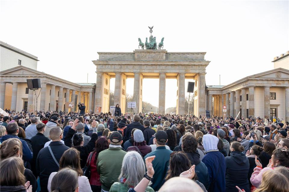Die Debatte um sexualisierte digitale Gewalt läuft bundesweit: Demonstration am 22. März in Berlin. (Archivbild)Gerald Matzka/dpa