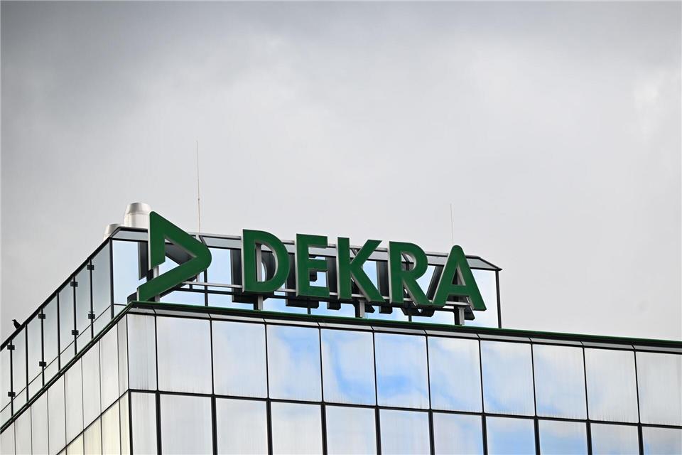 Die Dekra-Führung rechnet mit einem Umsatzplus. (Archivbild)Bernd Weißbrod/dpa