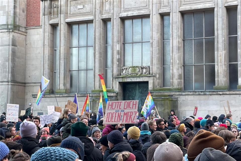 Die Demo in Kiel richtet sich gegen die Migrationspolitik der CDU.Felix Müschen/dpa