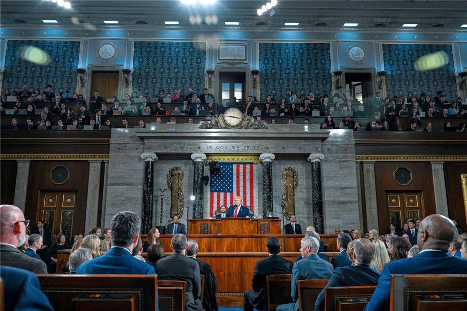 Die Demokraten gehen hart ins Gericht mit dem US-Präsidenten, der in seiner Rede zur Lage der Nation viel Lob für die eigene Linie übrig hatte.Kenny Holston/Pool The New York Times/dpa